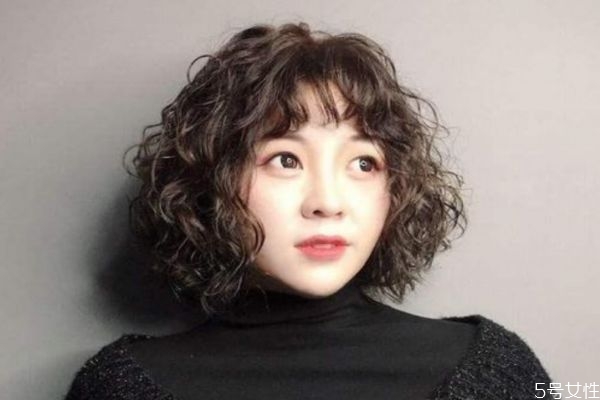 頭發(fā)多適合什么發(fā)型 卷頭發(fā)適合什么發(fā)型 頭發(fā)多適合什么發(fā)型 卷頭發(fā)適合什么發(fā)型