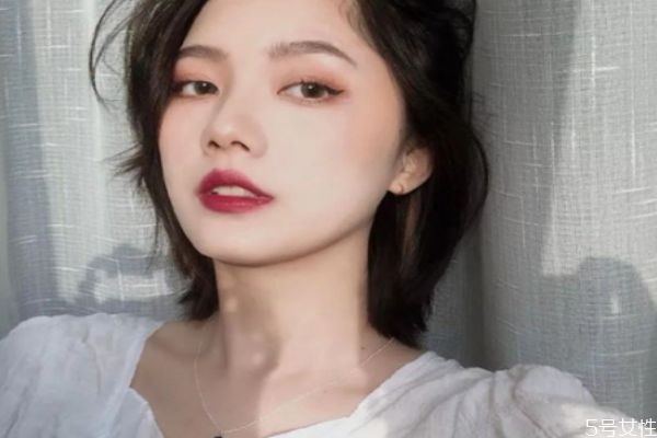 離子燙和柔順哪個好 一般做個離子燙需要多長時間 離子燙和柔順哪個好 一般做個離子燙需要多長時間