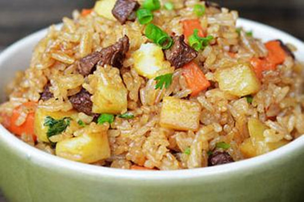 家常燜飯怎么做 家常燜飯的做法 家常燜飯怎么做 家常燜飯的做法