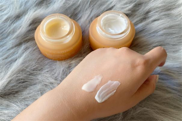 嬌韻詩彈簧霜清爽和滋潤區(qū)分 嬌韻詩彈簧霜日霜和晚霜區(qū)分 嬌韻詩彈簧霜清爽和滋潤區(qū)分 嬌韻詩彈簧霜日霜和晚霜區(qū)分