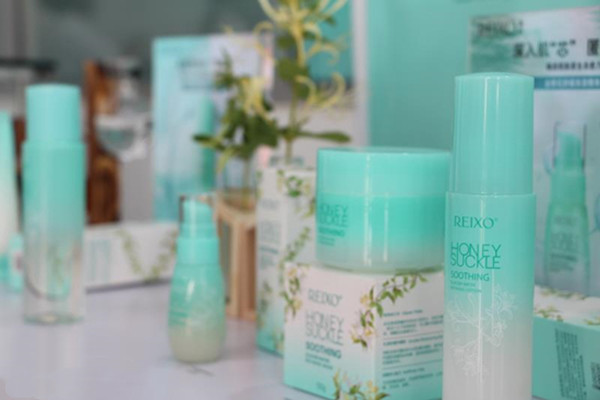 瑞秀金銀花水乳清爽嗎 瑞秀金銀花水乳好推開嗎 瑞秀金銀花水乳清爽嗎 瑞秀金銀花水乳好推開嗎