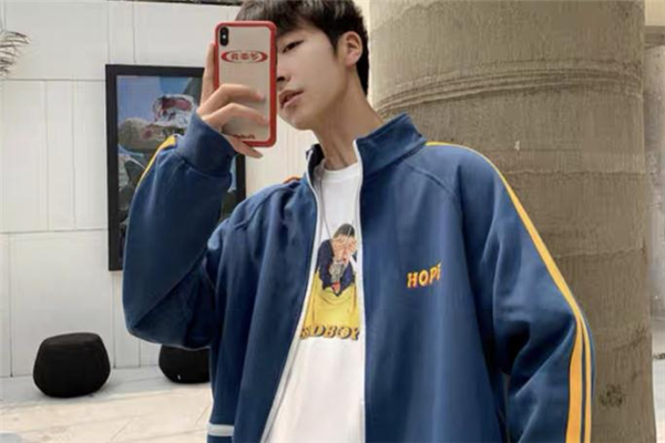 運動外套什么顏色好看 運動外套流行什么顏色 運動外套什么顏色好看 運動外套流行什么顏色