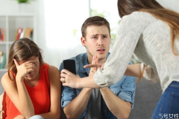 怎樣對(duì)付無賴暴躁老公 對(duì)付無賴?yán)瞎淖詈莸霓k法 怎樣對(duì)付無賴暴躁老公 對(duì)付無賴?yán)瞎淖詈莸霓k法