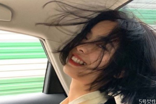 頭發(fā)開(kāi)叉怎么辦 頭發(fā)嚴(yán)重分叉怎么處理 頭發(fā)開(kāi)叉怎么辦 頭發(fā)嚴(yán)重分叉怎么處理