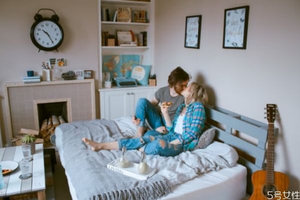 女人出軌了都會后悔嗎 女人出軌后悔過的表現(xiàn) 女人出軌了都會后悔嗎 女人出軌后悔過的表現(xiàn)