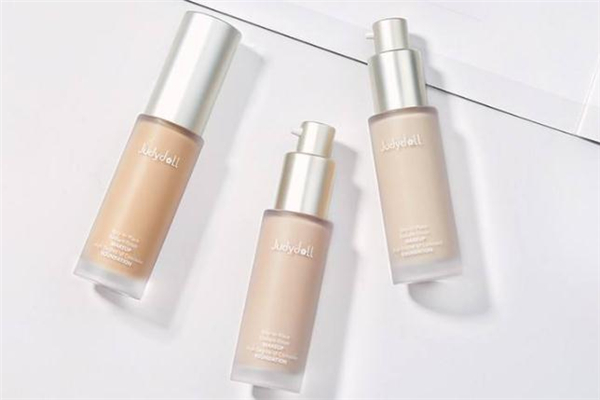 橘朵粉底液怎么樣 橘朵粉底液和紅地球粉底液哪個(gè)好 橘朵粉底液怎么樣 橘朵粉底液和紅地球粉底液哪個(gè)好