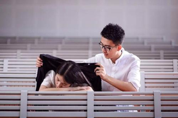 談戀愛要時刻都聯(lián)系嗎 談戀愛時刻都聯(lián)系好嗎 談戀愛要時刻都聯(lián)系嗎 談戀愛時刻都聯(lián)系好嗎