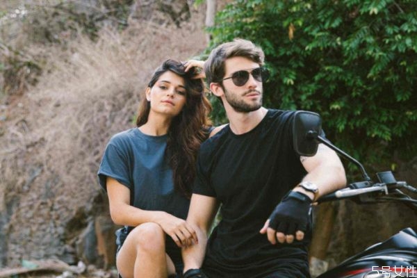 異地夫妻怎么經(jīng)營(yíng)婚姻 異地夫妻經(jīng)營(yíng)婚姻的方法 異地夫妻怎么經(jīng)營(yíng)婚姻 異地夫妻經(jīng)營(yíng)婚姻的方法