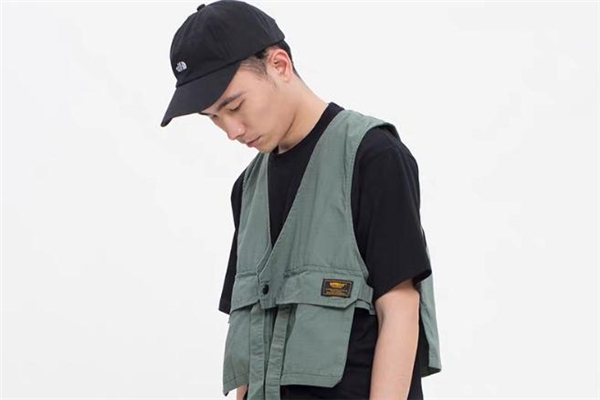 工裝馬甲配什么帽子好看 工裝馬甲搭配帽子圖片 工裝馬甲配什么帽子好看 工裝馬甲搭配帽子圖片