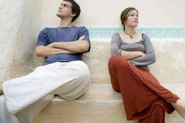 夫妻冷戰(zhàn)多久感情會(huì)淡 夫妻冷戰(zhàn)多久會(huì)沒(méi)感情了 夫妻冷戰(zhàn)多久感情會(huì)淡 夫妻冷戰(zhàn)多久會(huì)沒(méi)感情了