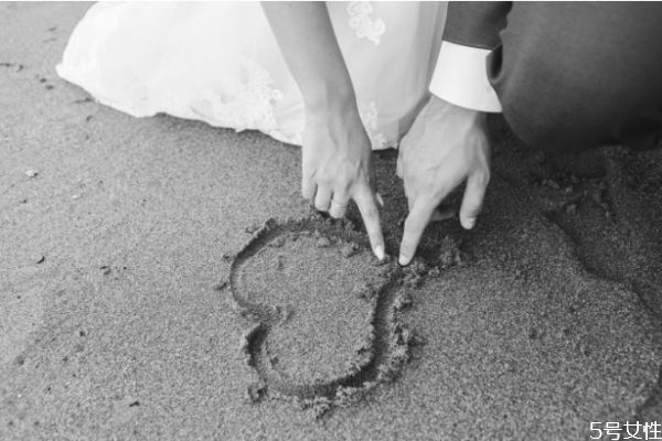 老婆心中沒有你的表現(xiàn) 女人精神出軌表現(xiàn)形式 老婆心中沒有你的表現(xiàn) 女人精神出軌表現(xiàn)形式