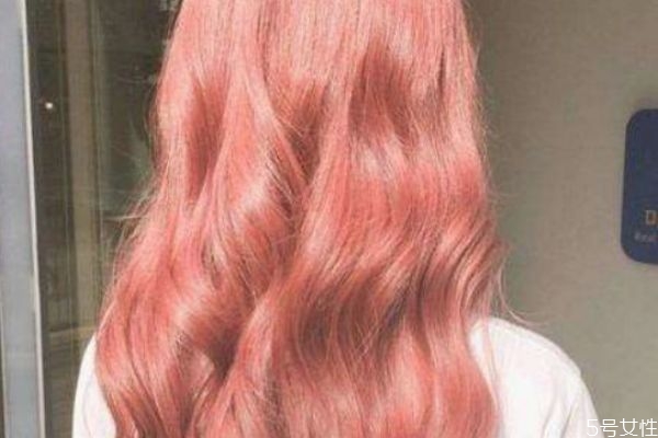 染發(fā)顏色不喜歡可不可以重新染 自己染頭發(fā)需要注意什么 染發(fā)顏色不喜歡可不可以重新染 自己染頭發(fā)需要注意什么
