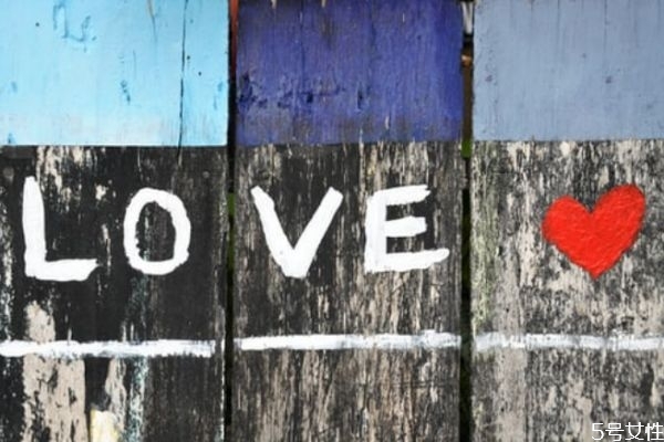 老婆心中沒有你的表現(xiàn) 女人精神出軌表現(xiàn)形式 老婆心中沒有你的表現(xiàn) 女人精神出軌表現(xiàn)形式