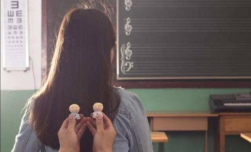 男生見(jiàn)到暗戀女生會(huì)怎樣 男生見(jiàn)到暗戀女生的反應(yīng) 