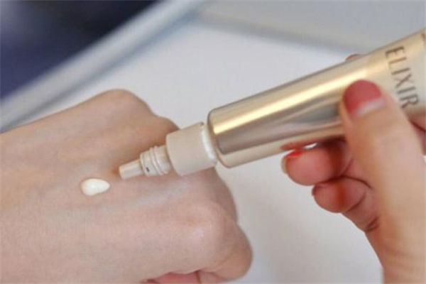 怡麗絲爾眼霜能天天用嗎 怡麗絲爾眼霜能用多久 怡麗絲爾眼霜能天天用嗎 怡麗絲爾眼霜能用多久