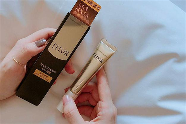 怡麗絲爾眼霜白天可以用嗎 怡麗絲爾眼霜需要避光嗎 怡麗絲爾眼霜白天可以用嗎 怡麗絲爾眼霜需要避光嗎