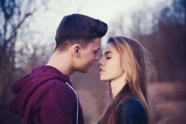 談戀愛的方法有什么 應(yīng)該怎么談戀愛 談戀愛的方法有什么 應(yīng)該怎么談戀愛