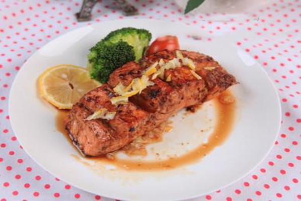 香煎三文魚怎么做好吃 香煎三文魚的做法 香煎三文魚怎么做好吃 香煎三文魚的做法