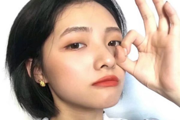 黑色頭發(fā)怎么燙不顯老 黑藍色頭發(fā)好看嗎 黑色頭發(fā)怎么燙不顯老 黑藍色頭發(fā)好看嗎