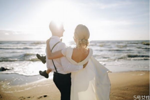 說(shuō)錯(cuò)話了怎么跟老婆道歉 跟老婆承認(rèn)錯(cuò)誤的話 說(shuō)錯(cuò)話了怎么跟老婆道歉 跟老婆承認(rèn)錯(cuò)誤的話