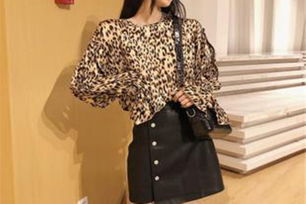豹紋服裝怎么搭配 豹紋服裝的搭配方法 豹紋服裝怎么搭配 豹紋服裝的搭配方法