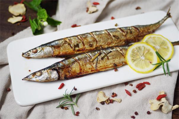 秋刀魚吃多了會(huì)怎么樣 秋刀魚吃多了有害嗎