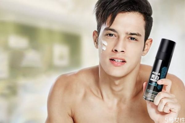 男士補水用什么 先補水還是乳液 男士補水用什么 先補水還是乳液