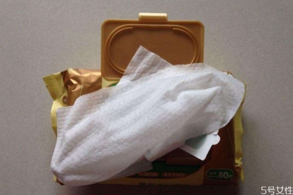 含酒精的濕巾可以擦臉嗎 擦臉可以用含酒精的濕巾嗎 含酒精的濕巾可以擦臉嗎 擦臉可以用含酒精的濕巾嗎