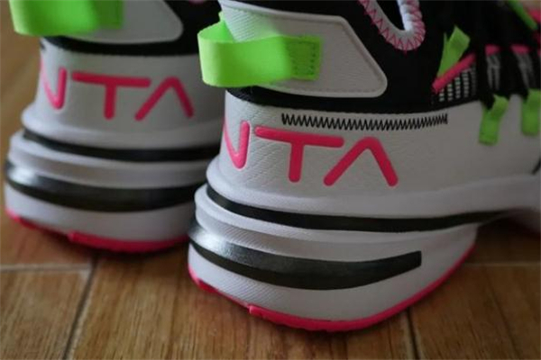 安踏輕狂一代實(shí)戰(zhàn)測評(píng) 安踏輕狂一代開箱報(bào)告 安踏輕狂一代實(shí)戰(zhàn)測評(píng) 安踏輕狂一代開箱報(bào)告