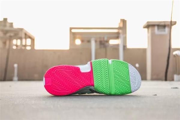 安踏輕狂一代實(shí)戰(zhàn)測評(píng) 安踏輕狂一代開箱報(bào)告 安踏輕狂一代實(shí)戰(zhàn)測評(píng) 安踏輕狂一代開箱報(bào)告