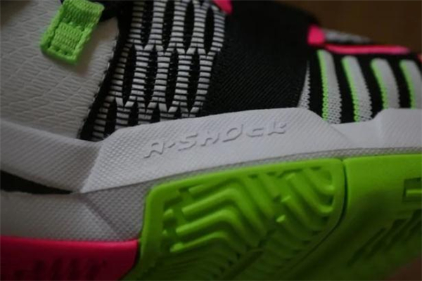 安踏輕狂一代實(shí)戰(zhàn)測評(píng) 安踏輕狂一代開箱報(bào)告 安踏輕狂一代實(shí)戰(zhàn)測評(píng) 安踏輕狂一代開箱報(bào)告