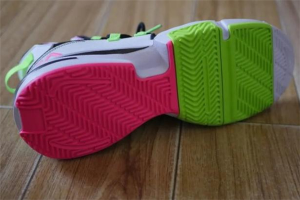 安踏輕狂一代實(shí)戰(zhàn)測評(píng) 安踏輕狂一代開箱報(bào)告 安踏輕狂一代實(shí)戰(zhàn)測評(píng) 安踏輕狂一代開箱報(bào)告