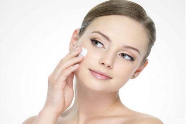 怎樣去黑頭收縮毛孔 怎樣讓毛孔變小皮膚細膩