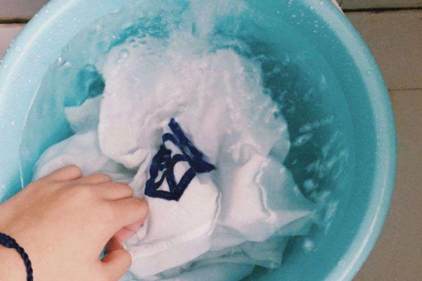 bb霜弄到衣服上怎么洗 衣服上沾到bb霜怎么辦 bb霜弄到衣服上怎么洗 衣服上沾到bb霜怎么辦