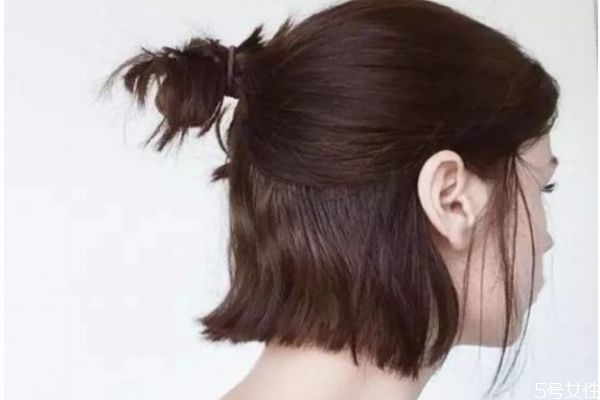 半丸子頭怎么扎好看 半丸子頭怎么扎步驟 半丸子頭怎么扎好看 半丸子頭怎么扎步驟