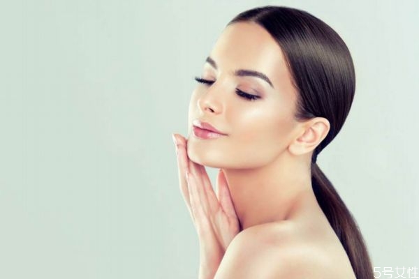 怎樣去黑頭收縮毛孔 怎樣讓毛孔變小皮膚細膩