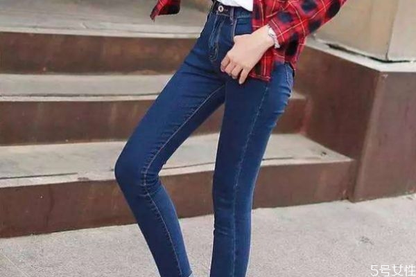 牛仔褲清洗方法 牛仔褲晾曬注意事項(xiàng)