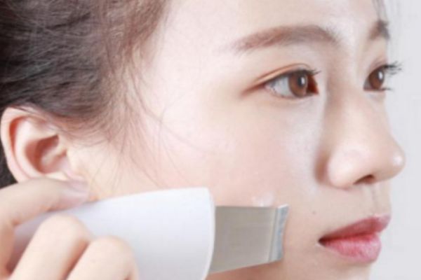 洗臉的時候臉上搓泥 臉上搓泥怎么回事 洗臉的時候臉上搓泥 臉上搓泥怎么回事