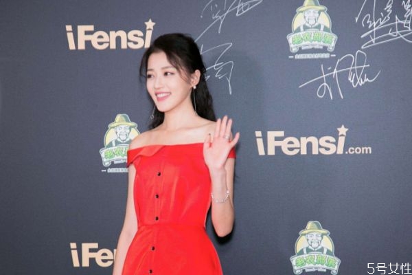 怎么練一字肩 一字肩應(yīng)該怎么練 怎么練一字肩 一字肩應(yīng)該怎么練