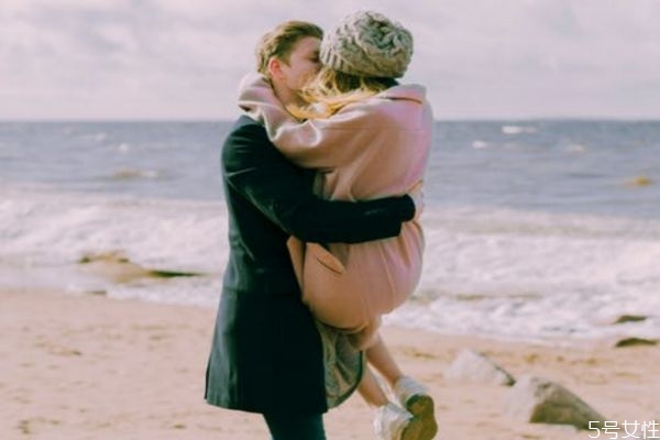 初戀適合結(jié)婚嗎 為什么說(shuō)初戀很難結(jié)婚 初戀適合結(jié)婚嗎 為什么說(shuō)初戀很難結(jié)婚