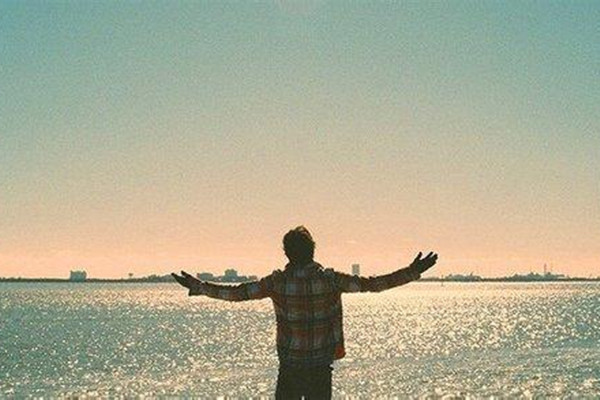 喜歡腳踏兩只船的是怎樣的男人 男人腳踏兩只船的心理 喜歡腳踏兩只船的是怎樣的男人 男人腳踏兩只船的心理