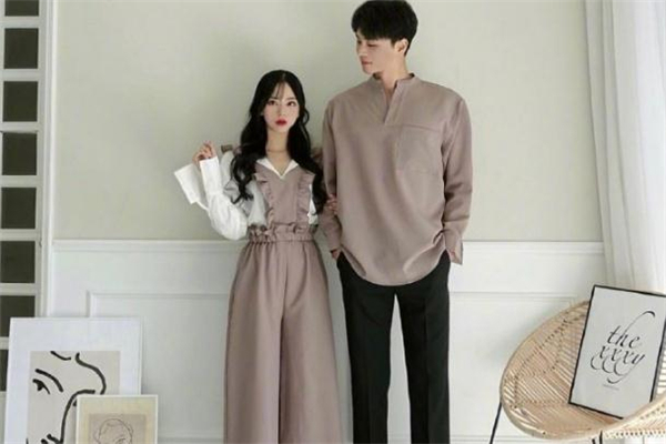 情侶裝什么顏色好看 情侶裝流行什么顏色 情侶裝什么顏色好看 情侶裝流行什么顏色