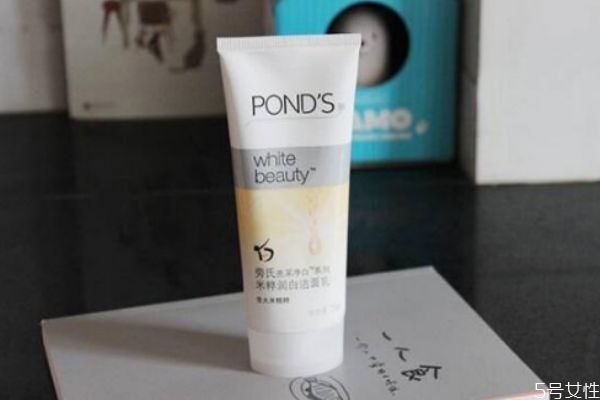 洗面奶洗完緊繃會有害嗎 洗面奶洗完緊繃好不好 洗面奶洗完緊繃會有害嗎 洗面奶洗完緊繃好不好