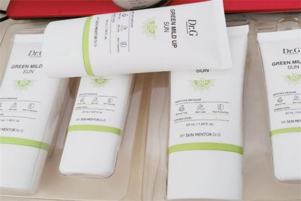 dr.g防曬霜需要卸妝嗎 dr.g防曬霜可以用洗面奶洗掉嗎 dr.g防曬霜需要卸妝嗎 dr.g防曬霜可以用洗面奶洗掉嗎