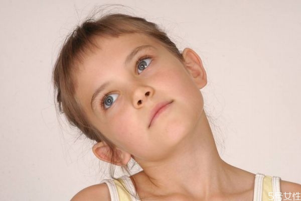 小學(xué)女生適合什么發(fā)型 小學(xué)女生什么發(fā)型合適 小學(xué)女生適合什么發(fā)型 小學(xué)女生什么發(fā)型合適