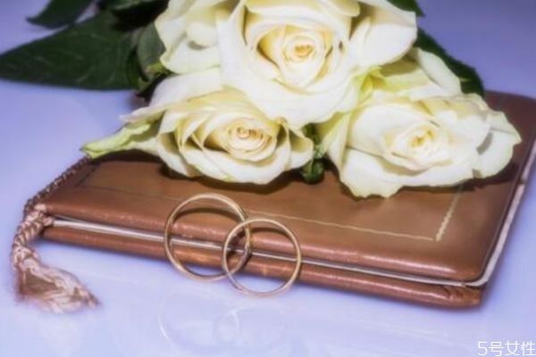 結(jié)婚紀(jì)念日送什么好 結(jié)婚紀(jì)念日應(yīng)該送什么 結(jié)婚紀(jì)念日送什么好 結(jié)婚紀(jì)念日應(yīng)該送什么