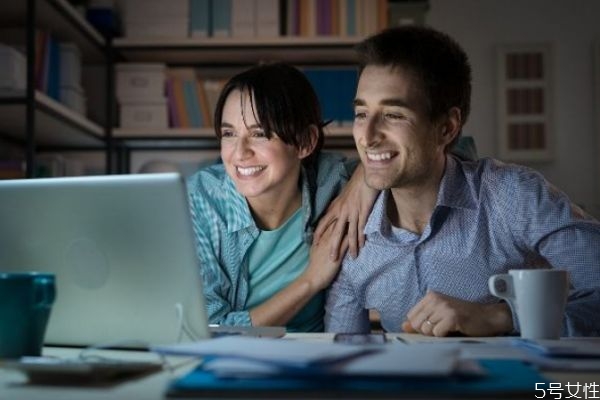 戀愛時(shí)話題少怎么辦 戀愛的時(shí)候怎么選擇話題 戀愛時(shí)話題少怎么辦 戀愛的時(shí)候怎么選擇話題