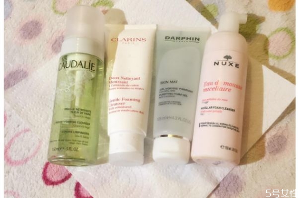 不用洗面奶洗臉會(huì)長(zhǎng)痘嗎 不用洗面奶洗臉好嗎