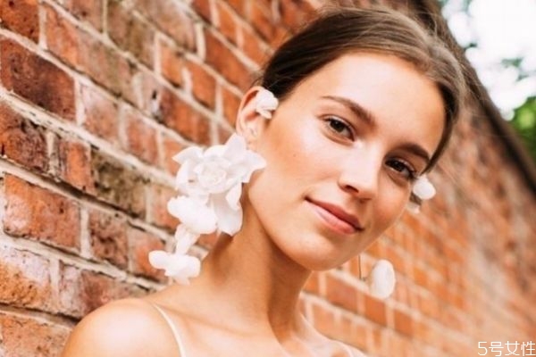 夏天皮膚油膩怎么改善 夏季改善皮膚油膩的方法 夏天皮膚油膩怎么改善 夏季改善皮膚油膩的方法