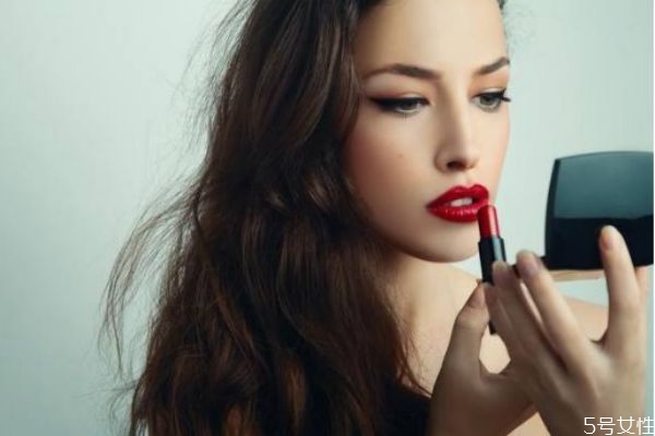 長期化妝后的皮膚特征 停止化妝皮膚會變好嗎 長期化妝后的皮膚特征 停止化妝皮膚會變好嗎